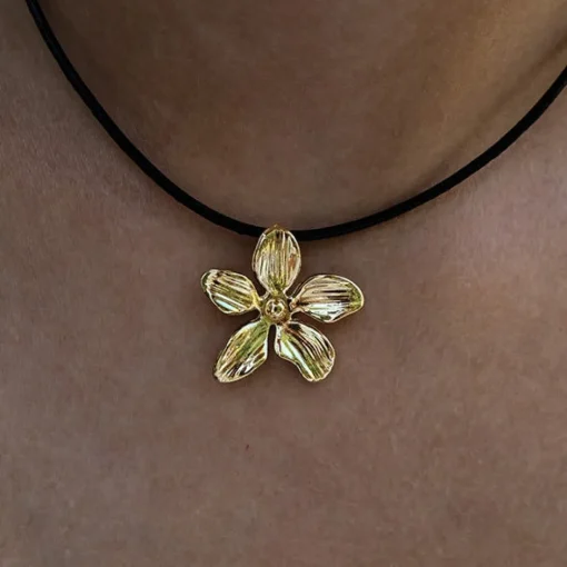 Bloom Choker
