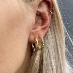 Isobel Hoops