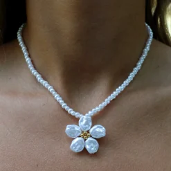 Pearly Bloom Halskæde