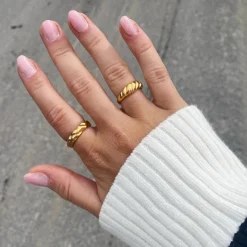 Shelly Ring