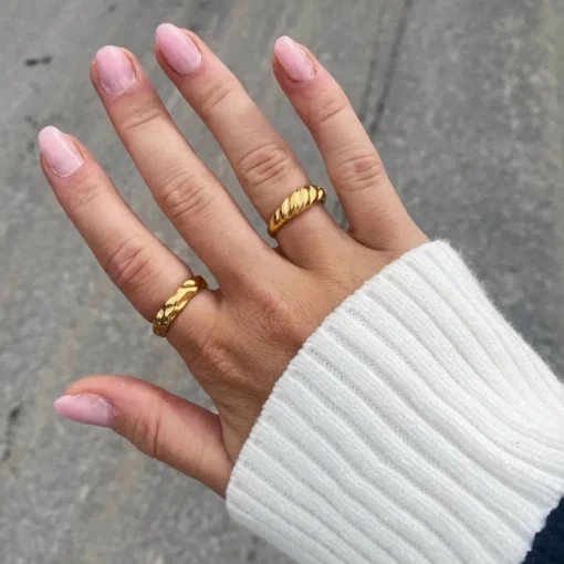 Shelly Ring